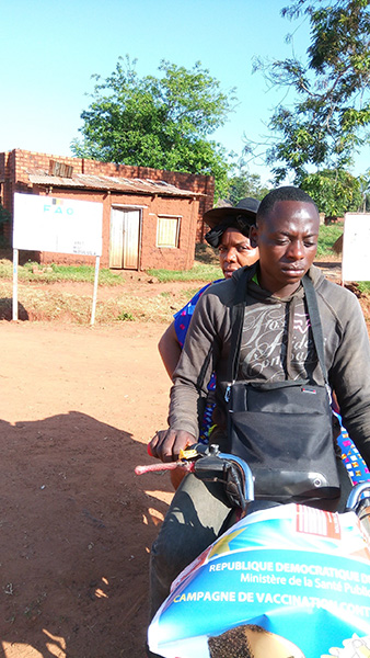 Campaign against polio, Mbulula, Democratic Republic of the Congo - Christevie Vivuya