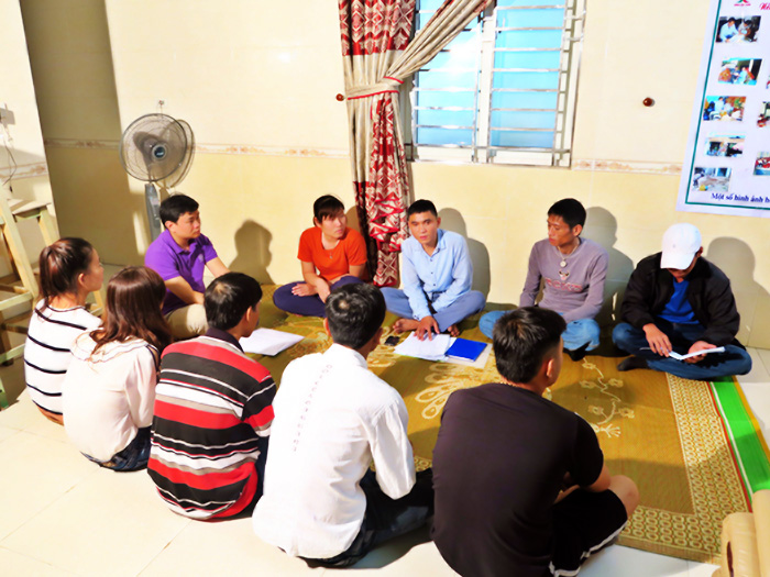 Providing technical assistance for community based organization members in Nghe An province, Vietnam - Dang Hong Manh