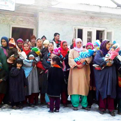 Immunization session in Warnow Lolab block Sogam, India - Syed Manzoor Kadri